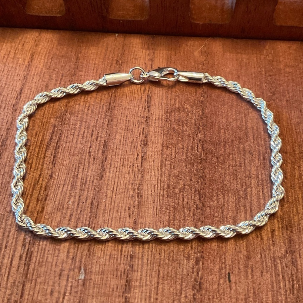 Beautiful Silver plated Bracelet!  8” BN! - Picture 2 of 2